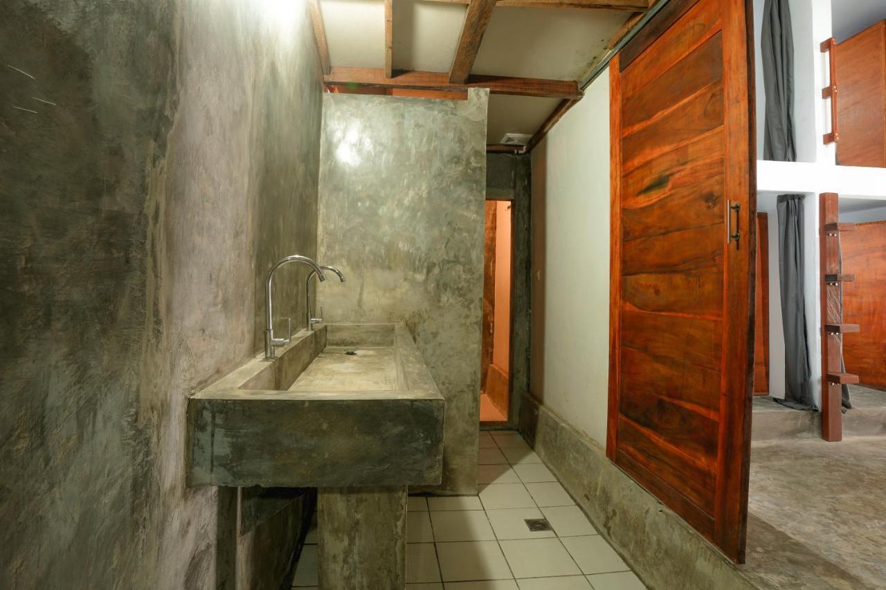 Waiwas Hostel Kuta  Exterior foto
